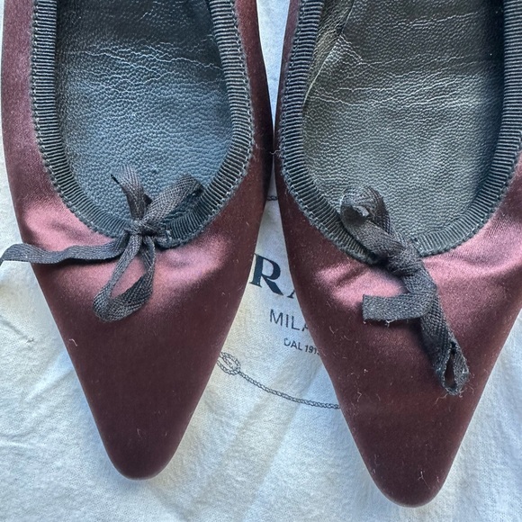 Size 7.5 (37 1/2), Prada maroon satin flats with tiny black bows, barely worn - Picture 6 of 8